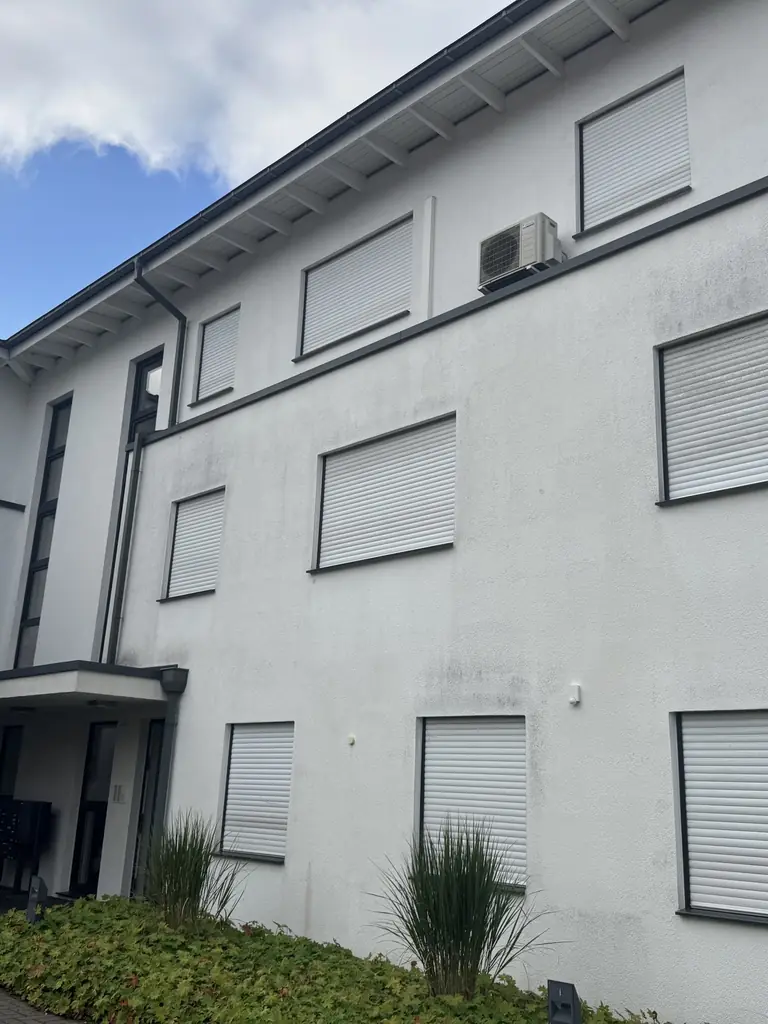 Mehrfamilienhaus in Schloß Holte-Stukenbrock vor der Reinigung