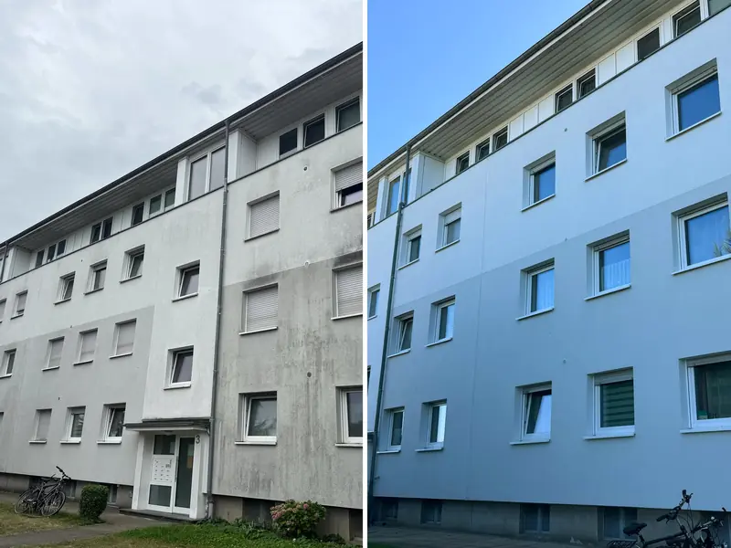 Mehrfamilienhaus in Bielefeld-Heepen, links grau verschmutzte WDVS-Fassade, rechts nach der Reinigung